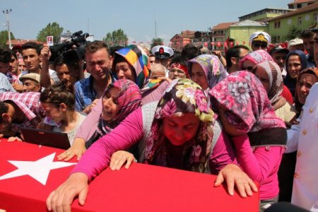 Şehit Er Metin Çevik, Tekbirlerle Son Yolculuğuna Uğurlandı