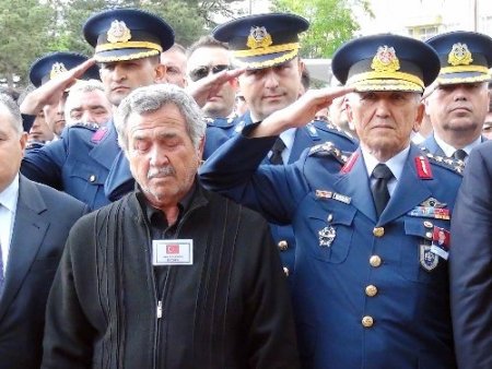 Şehit F-16 pilotu Gümüşsoy, Aksaray'da toprağa verildi