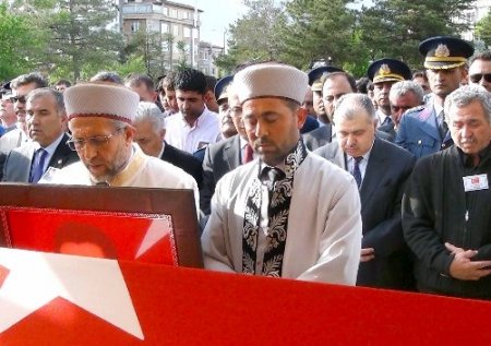 Şehit F-16 pilotu Gümüşsoy, Aksaray'da toprağa verildi