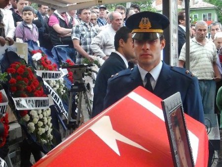 Şehit F-16 pilotu Gümüşsoy, Aksaray'da toprağa verildi
