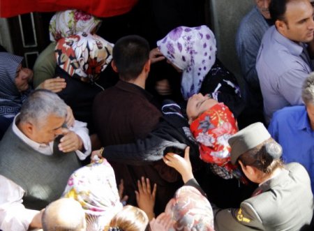 Şehit Genel, baba evinden gözyaşları ile uğurlandı