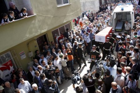 Şehit Genel, baba evinden gözyaşları ile uğurlandı