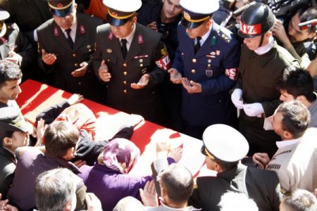 Şehit Genel, baba evinden gözyaşları ile uğurlandı