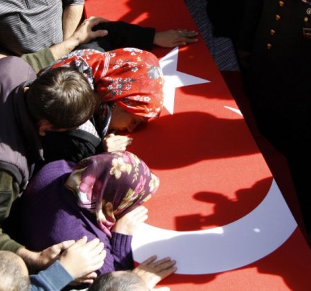 Şehit Genel, baba evinden gözyaşları ile uğurlandı