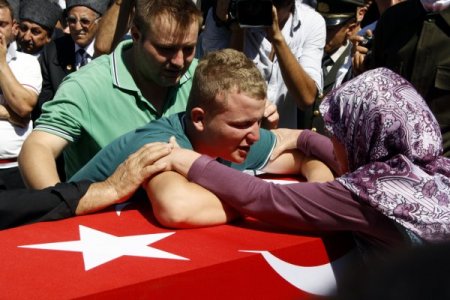 Şehit Güleç, binlerce insan tarafından ebediyete uğurlandı