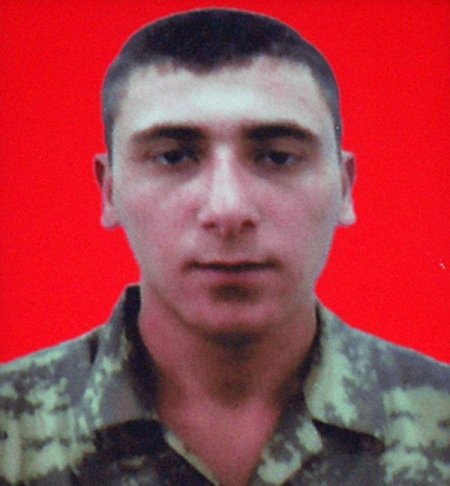 Şehit iki askerin cenazeleri memleketlerine uğurlandı