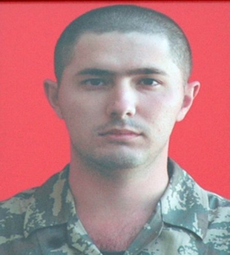 Şehit iki askerin cenazeleri memleketlerine uğurlandı