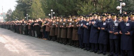 Şehit iki askerin cenazeleri memleketlerine uğurlandı