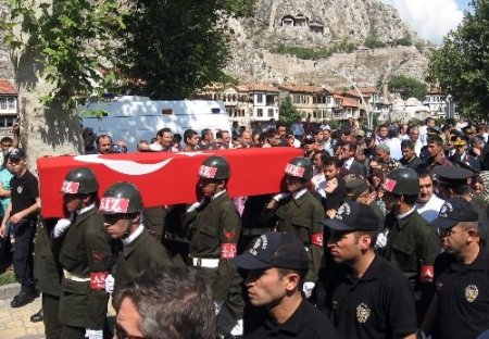 Şehit Jandarma Astsubay Çavuş Ünelli Amasya'da Toprağa Verildi