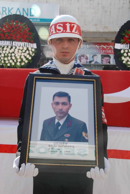 Şehit karakol komutanı İskenderun'da tekbirler eşliğinde uğurlandı