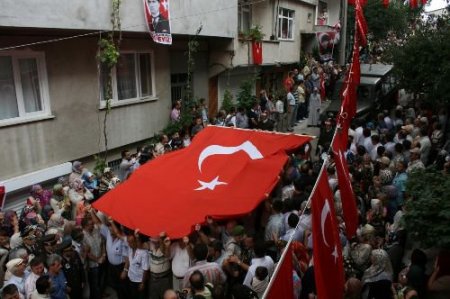 Şehit Mehmetçiğin Annesi: Oğlum Bana Öyle Bakma, Şaka Yaptığını Söyle