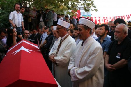 Şehit Onbaşı Onur Fikret Dülger, son yolculuğuna uğurlandı