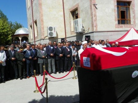 Şehit Onbaşı Sandalcı'nın cenazesi, memleketi Kırıkkale'de toprağa verildi