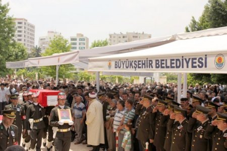Şehit Özkozanoğlu Son Yolculuğuna Uğurlandı