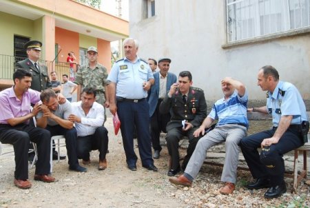 Şehit Özkozanoğlu’nun Baba Evine Ateş Düştü