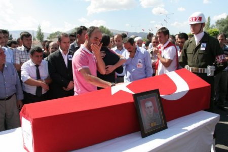 Şehit piyade çavuş Ahmet Aytekin son yolculuğuna uğurlandı