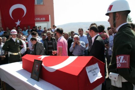 Şehit piyade çavuş Ahmet Aytekin son yolculuğuna uğurlandı