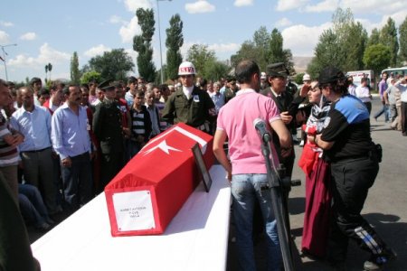 Şehit piyade çavuş Ahmet Aytekin son yolculuğuna uğurlandı