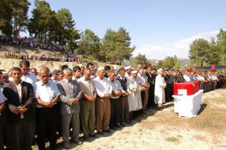 Şehit Piyade Er Özbek Köyünde Toprağa Verildi
