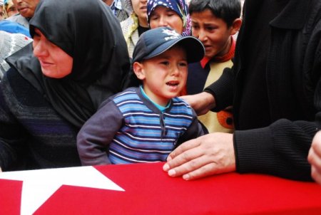 Şehit Polis, Kardeşinin Yanına Defnedildi