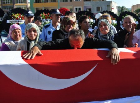 Şehit polis, memleketi Osmaniye'de toprağa verildi