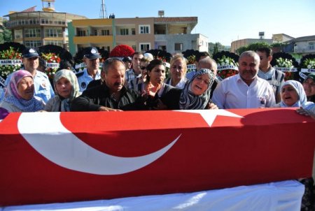 Şehit polis, memleketi Osmaniye'de toprağa verildi