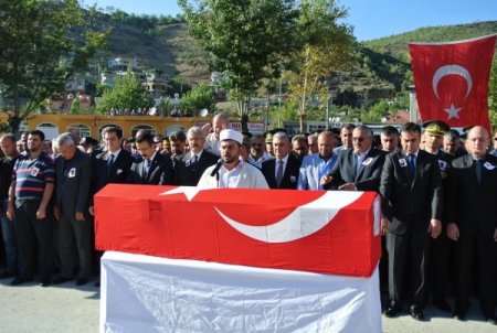 Şehit polis, memleketi Osmaniye'de toprağa verildi