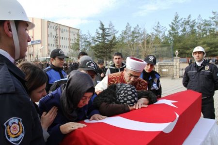 Şehit polis Cengiz Emgizek, memleketine törenle uğurlandı