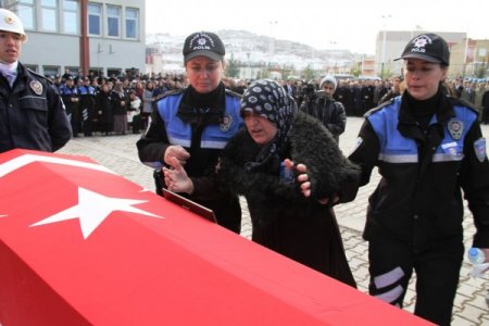 Şehit polis Cengiz Emgizek, memleketine törenle uğurlandı