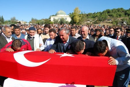 Şehit Polis Gözyaşları Arasında Toprağa Verildi