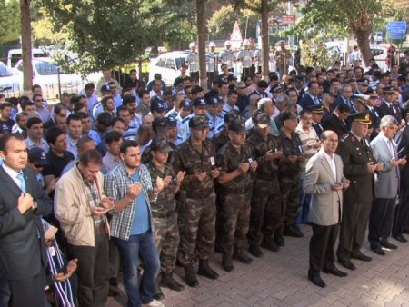 Şehit polis gözyaşlarıyla memleketine uğurlandı
