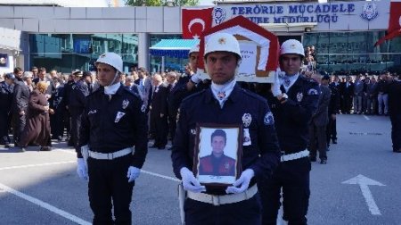 Şehit polis için Emniyet'te tören düzenlendi