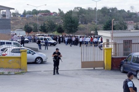 Şehit polis karakoldan dualarla uğurlandı