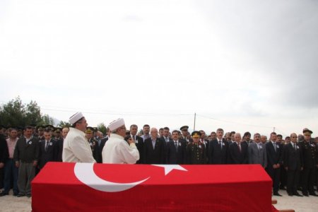 Şehit polis Kılıç, göz yaşları içinde toprağa verildi