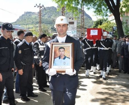 Şehit polis memuru Ağca'nın cenazesi memleketi Kozan’da toprağa verildi