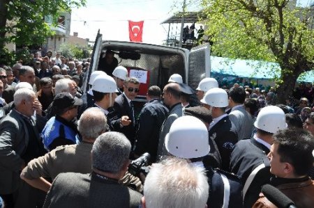 Şehit polis memuru Ağca'nın cenazesi memleketi Kozan’da toprağa verildi