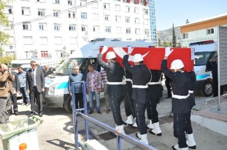 Şehit polis memuru Ağca'nın cenazesi memleketi Kozan’da toprağa verildi