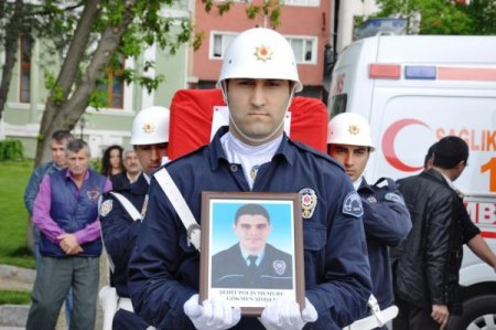 Şehit Polis Memuru Gökmen Şimşek, Gözyaşlarıyla Son Yolculuğuna Uğurlandı