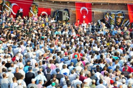 Şehit Polis Memuru Gözyaşları Arasında Toprağa Verildi