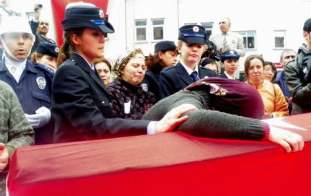 Şehit Polis Memuru Gözyaşları İle Toprağa Verildi