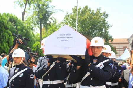 Şehit polis memuru Özkan için tören düzenlendi