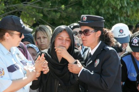Şehit Polis Memurunun Cenazesi Törenle Uğurlandı