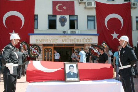Şehit Polis Memurunun Cenazesi Törenle Uğurlandı