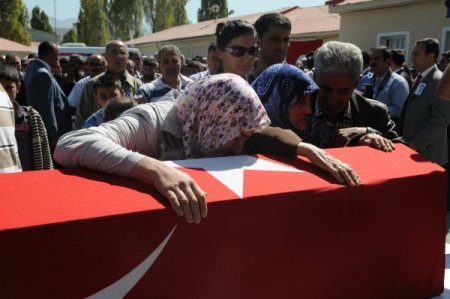 Şehit polisin ağabeyi teröre lanet okudu: Bende Kürdüm, devletin bekası esastır