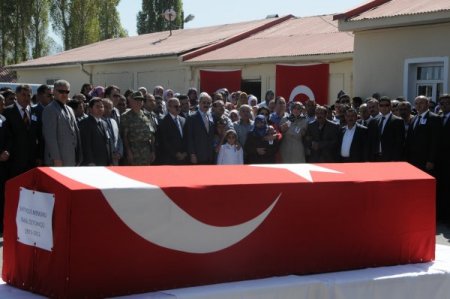 Şehit polisin ağabeyi teröre lanet okudu: Bende Kürdüm, devletin bekası esastır