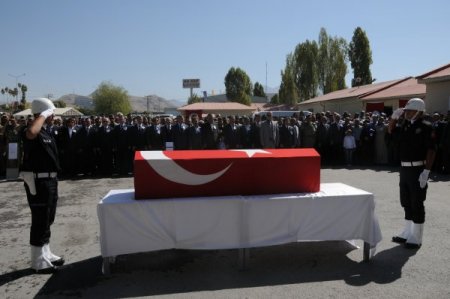 Şehit polisin ağabeyi teröre lanet okudu: Bende Kürdüm, devletin bekası esastır