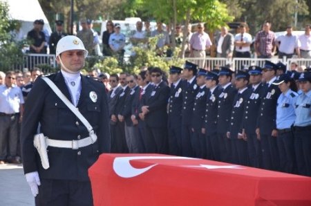 Şehit polisin cenazesi memleketine gözyaşlarıyla uğurlandı