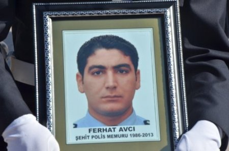 Şehit polisin cenazesi memleketine gözyaşlarıyla uğurlandı