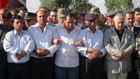 Şehit Polisin Cenazesi Türkçe, Kürtçe Ve Arapça Ağıtlarla Uğurlandı