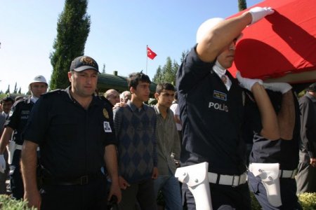 Şehit Polisin Eşi: O Allah Yolunda Öldü